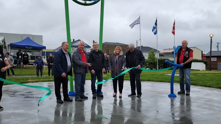 La Ville de Senneterre et le Club Optimiste inaugurent le parc à jeux d'eau