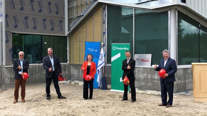 Deux partenaires du milieu fiers supporteurs de la nouvelle piscine de Senneterre