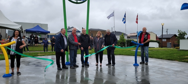 La Ville de Senneterre et le Club Optimiste inaugurent le parc à jeux d'eau